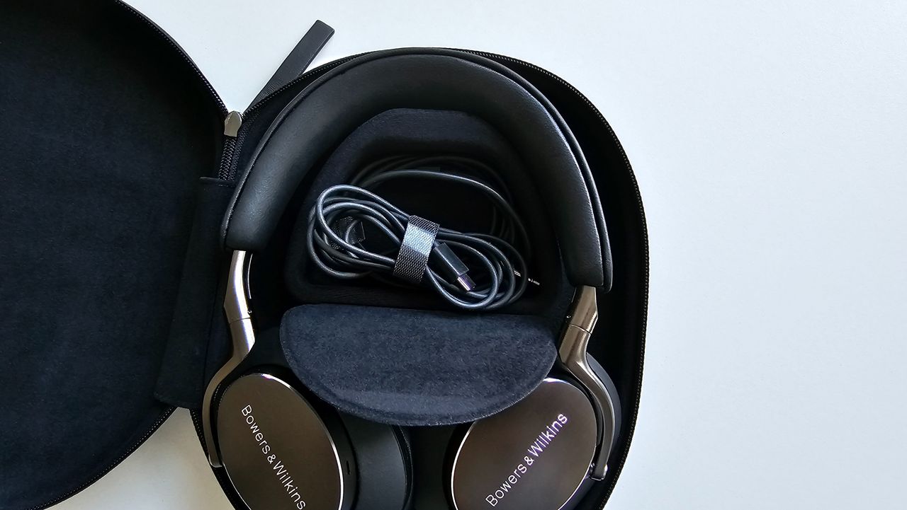 Bowers &amp; Wilkins PX8