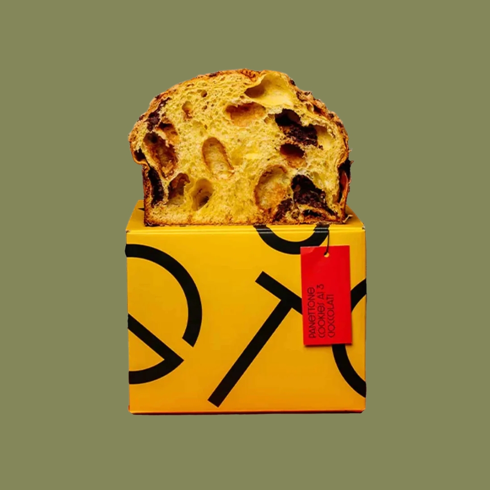 Giustificio Triple Chocolate Panettone, 900g against dark green background.