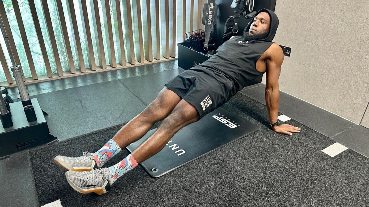 Lewis Paris performs reverse plank marches