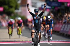 Lorena Wiebes wins stage one of the 2022 Ride London Classique