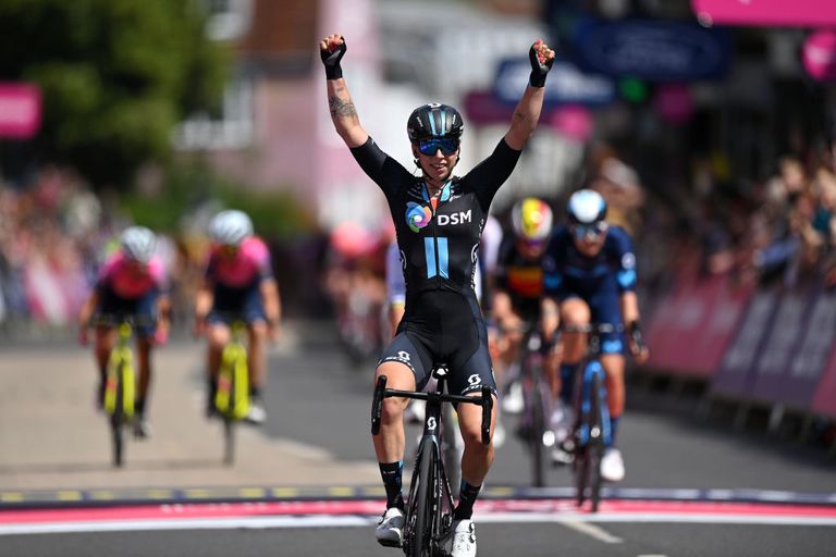 Lorena Wiebes wins stage one of the 2022 Ride London Classique