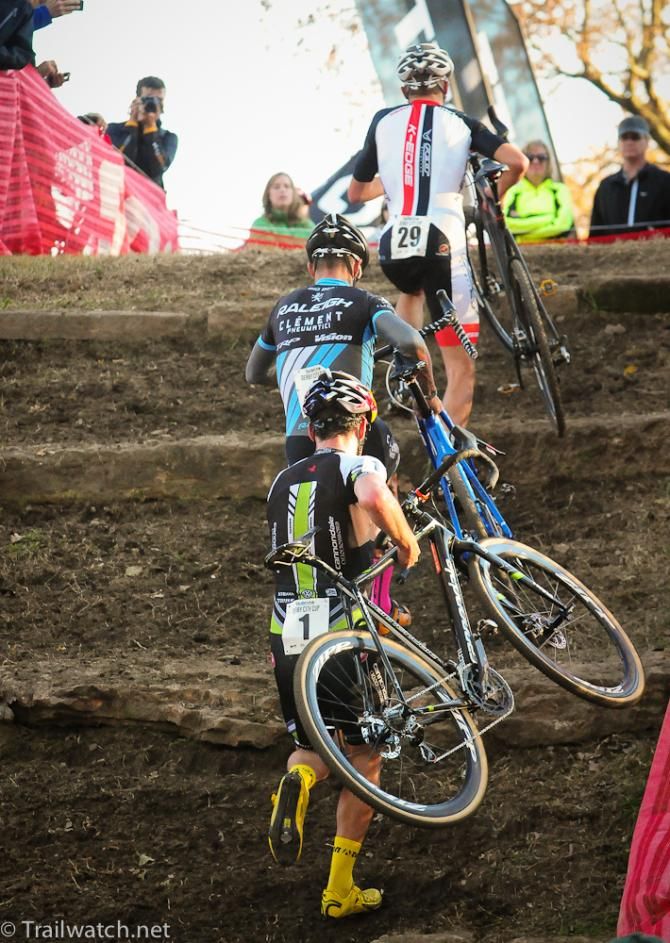 Danny Summerhill (K-Edge/ Felt) leading the race at the steps