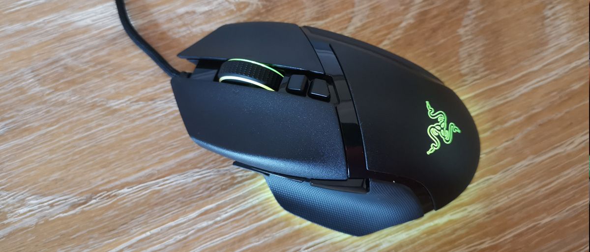 A top=down view of the Razer Basilisk V3