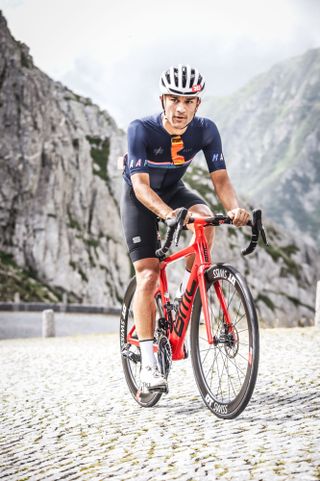 Cyclingnews' Sam Gupta riding the Granfondo San Gottardo