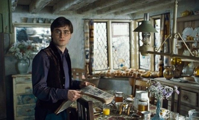 Daniel Radcliff as Harry Potter in Harry Potter and the Deathly Hallows Part 1.