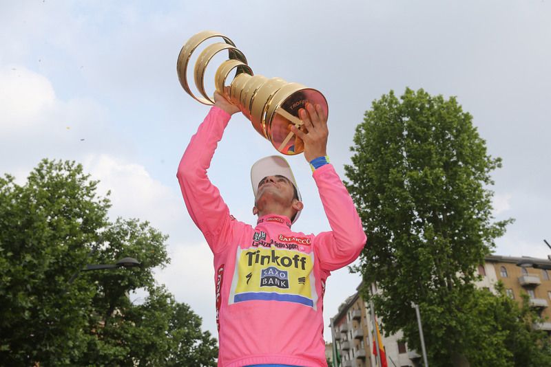 Alberto Contador holds his 2015 Giro trophy aloft
