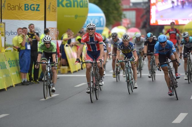 Hushovd narrowly beats Renshaw and Von Hoff