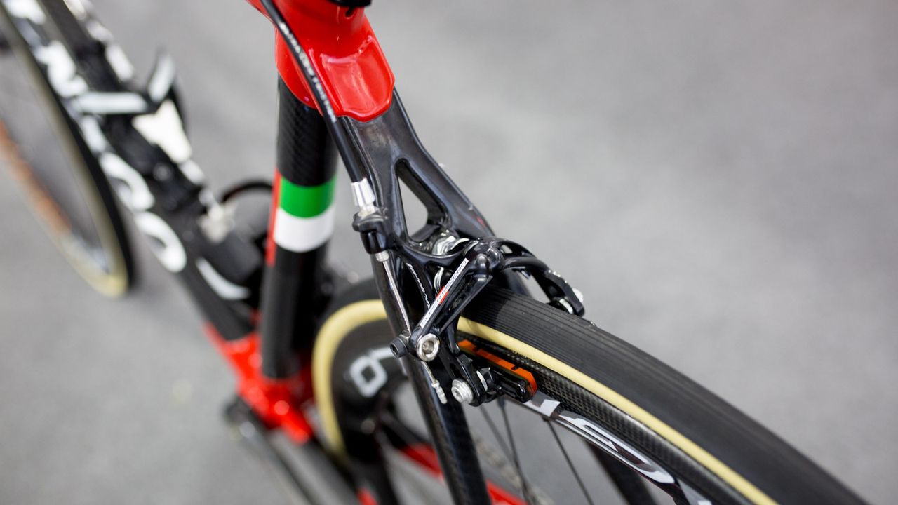 Swift's bike sees Super Record brakes front and rear