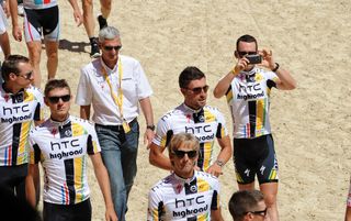 Mark Cavendish takes a photo, Tour de France 2011 team presentation