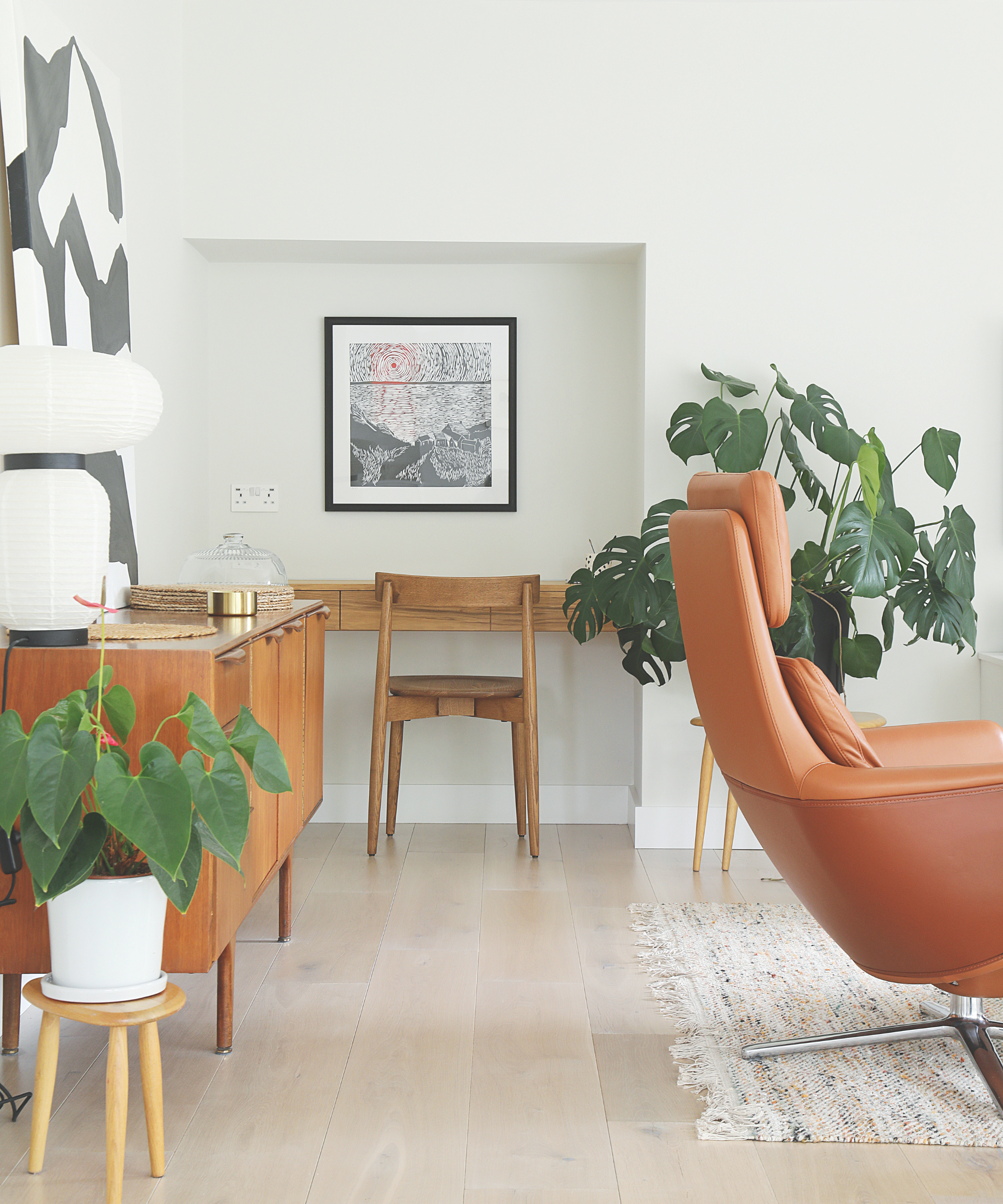 Living room alcove with desk and photo inside