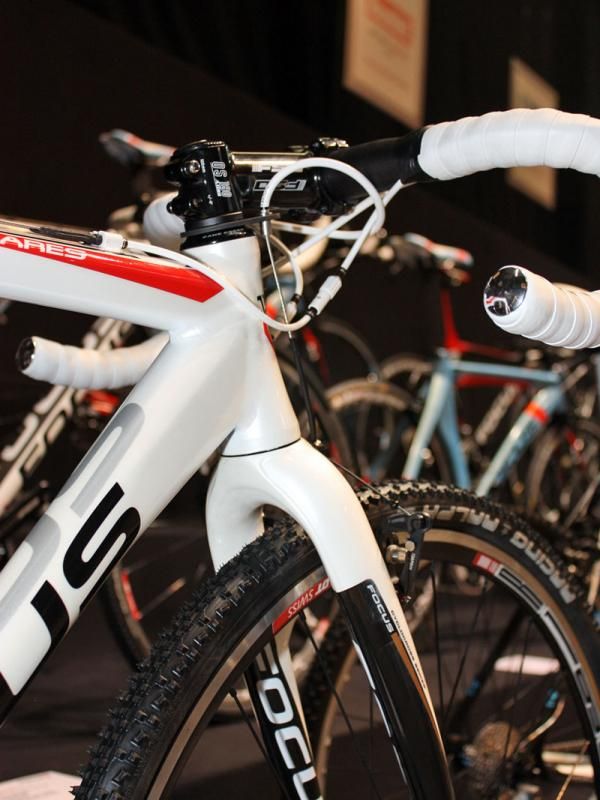 Like the top-end Mares CX range, the aluminum AX also includes a tapered head tube for better handling and reduced brake chatter.
