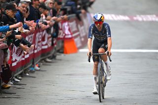 'Not really that fun' &ndash; Tom Pidcock's Strade Bianche disrupted by double dropped chain and UAE dominance