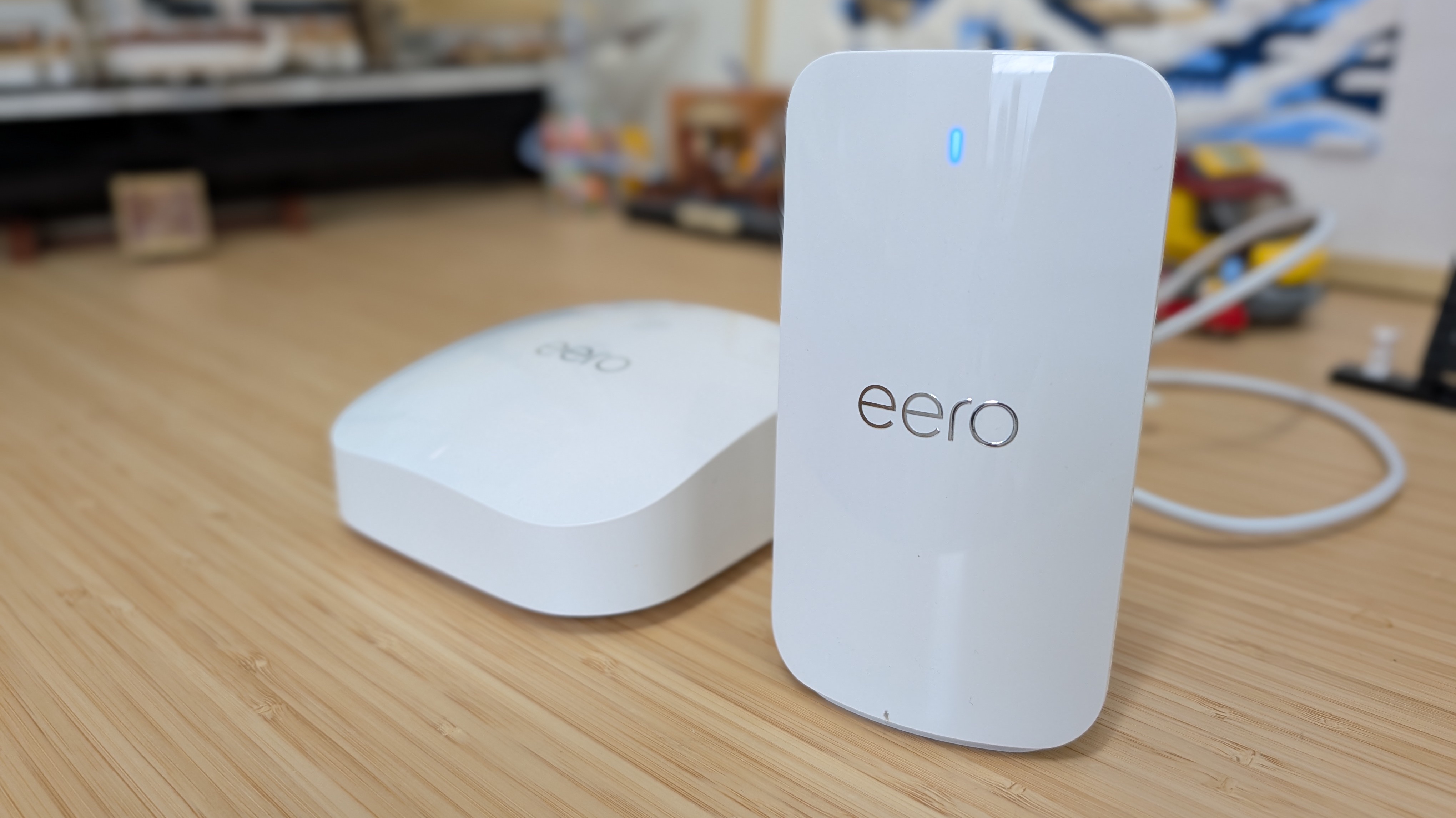 Eero Signal on table