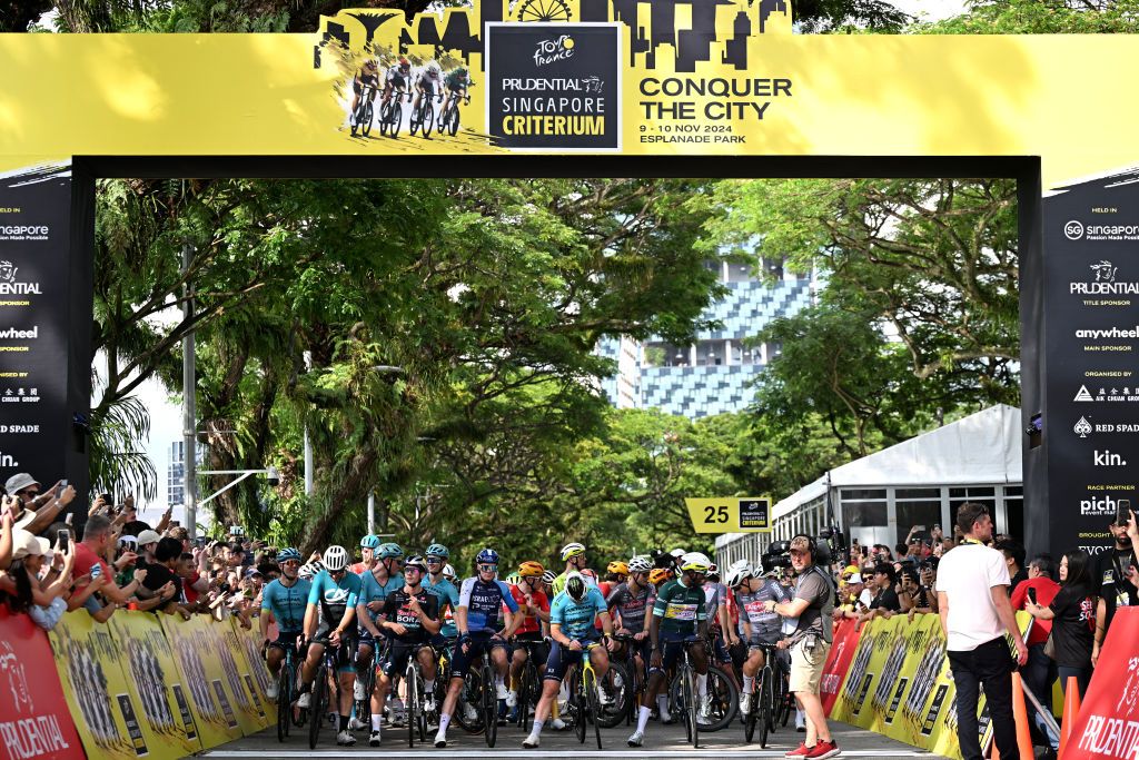 SINGAPORE SINGAPORE NOVEMBER 10 A general view of the peloton prior to the 3rd Tour de France Prudential Singapore 2024 Criterium a 575km one day race from Singapore to Singapore on November 10 2024 in Singapore Photo by Tim de WaeleGetty Images