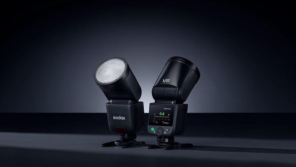 New Godox V1 Mid camera flash: compact professional lighting for “fast ...