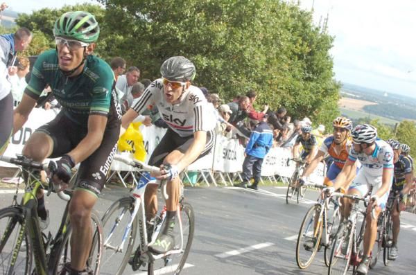Bradley Wiggins (Sky) limited his losses on the Mur-de-Bretagne.