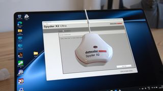 Using a Datacolor SpyderX2 to test the Huawei MateBook X Pro OLED screen