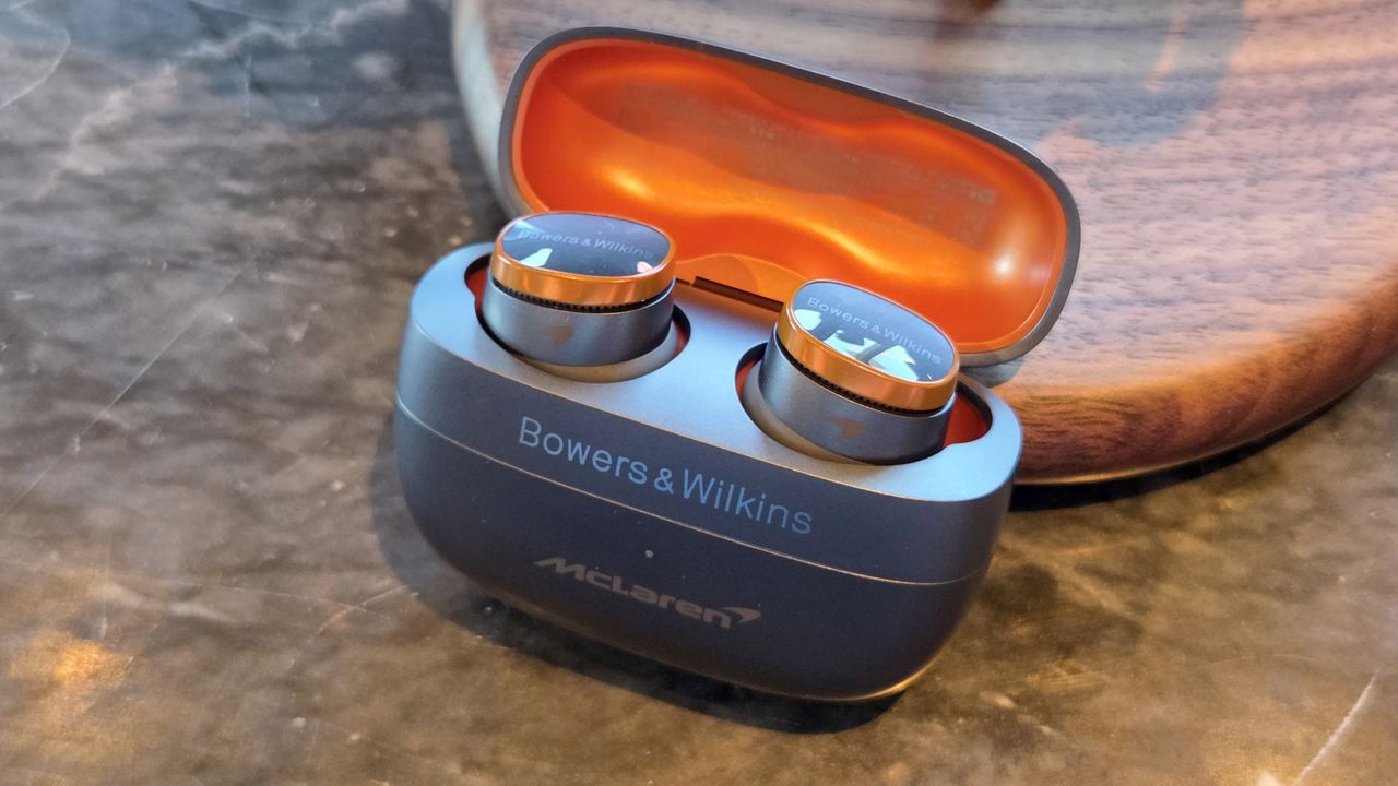 Bowers &amp; Wilkins Pi8 McLaren Edition