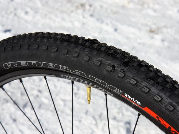 Specialized specs a lighter and faster rolling Renegade 1.95" tire out back - a smart move as long as your local conditions aren't too loose or muddy.