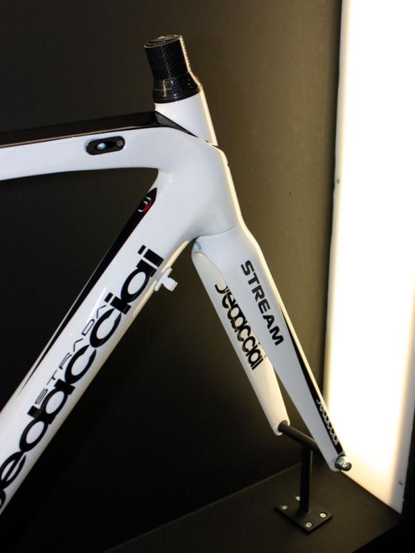 The angular styling hides the tapered steerer.