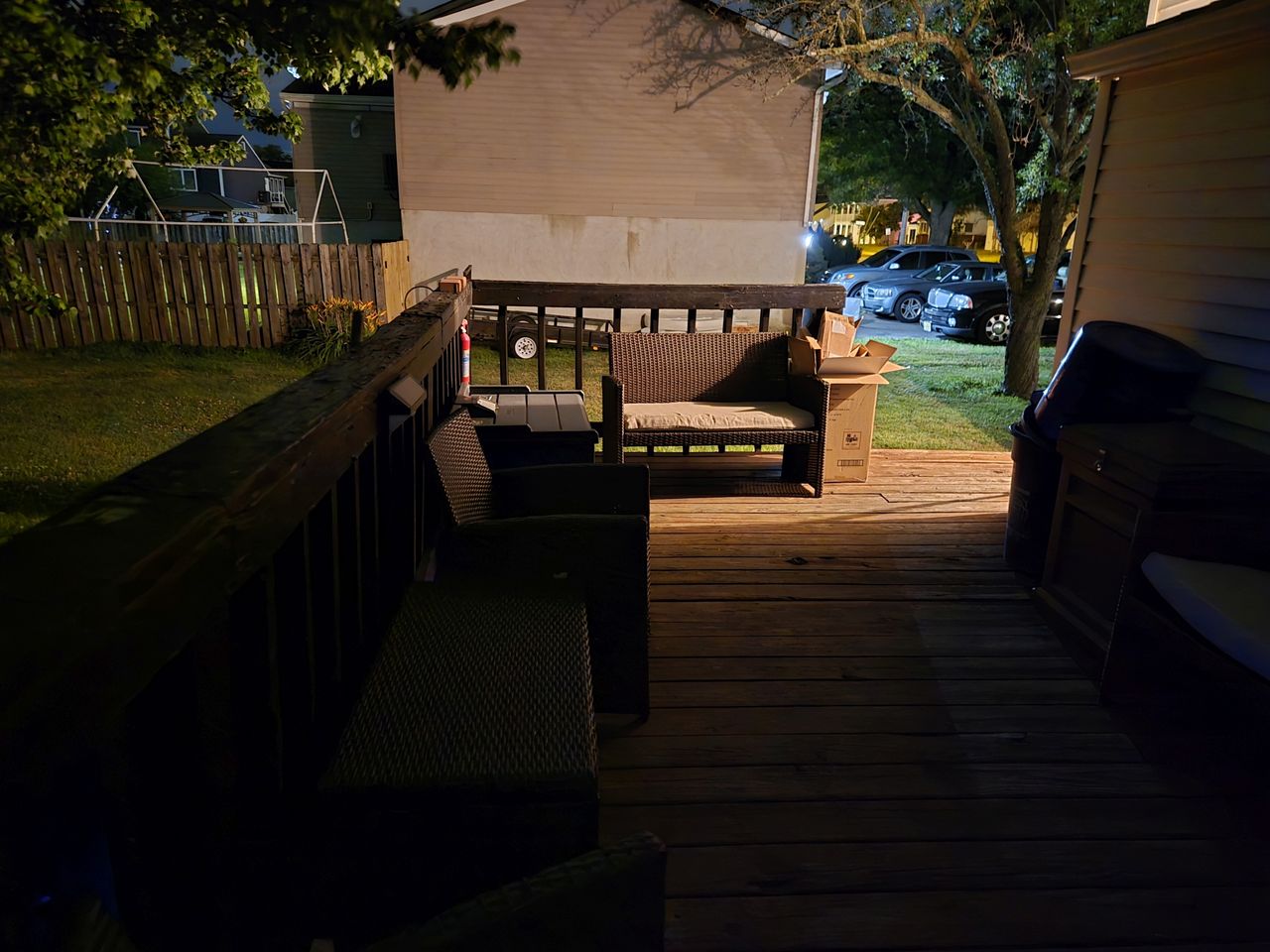 Samsung Galaxy Z Flip 6 low light sample.