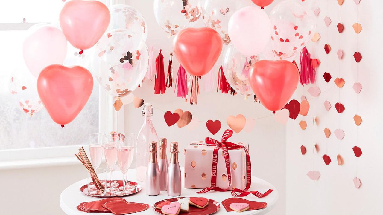 Home date night ideas: PartyTouchesUK Valentines Day Decorations