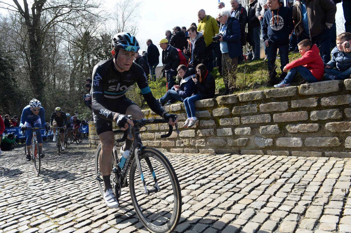Andy Fenn riding the Muur