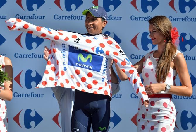 Nairo Quintana dons the polka dot jersey after stage 20
