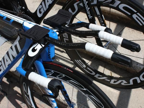 The integrated proprietary aero bars offer a multitude of adjustments to fine tune the fit.