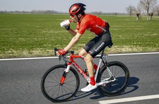 Tom Dumoulin taking onboard some fluids.