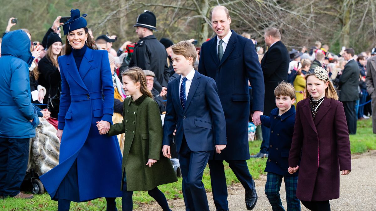 Sarah Ferguson joins Royal Family walkabout for first time in 32 years ...
