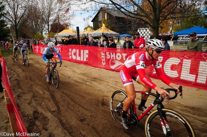 Meredith Miller (Cal Giant Berry Farms/Specialized) taking up the chase of Compton