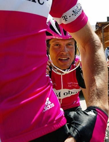 Who's hiding there? Why, it's Jan Ullrich!