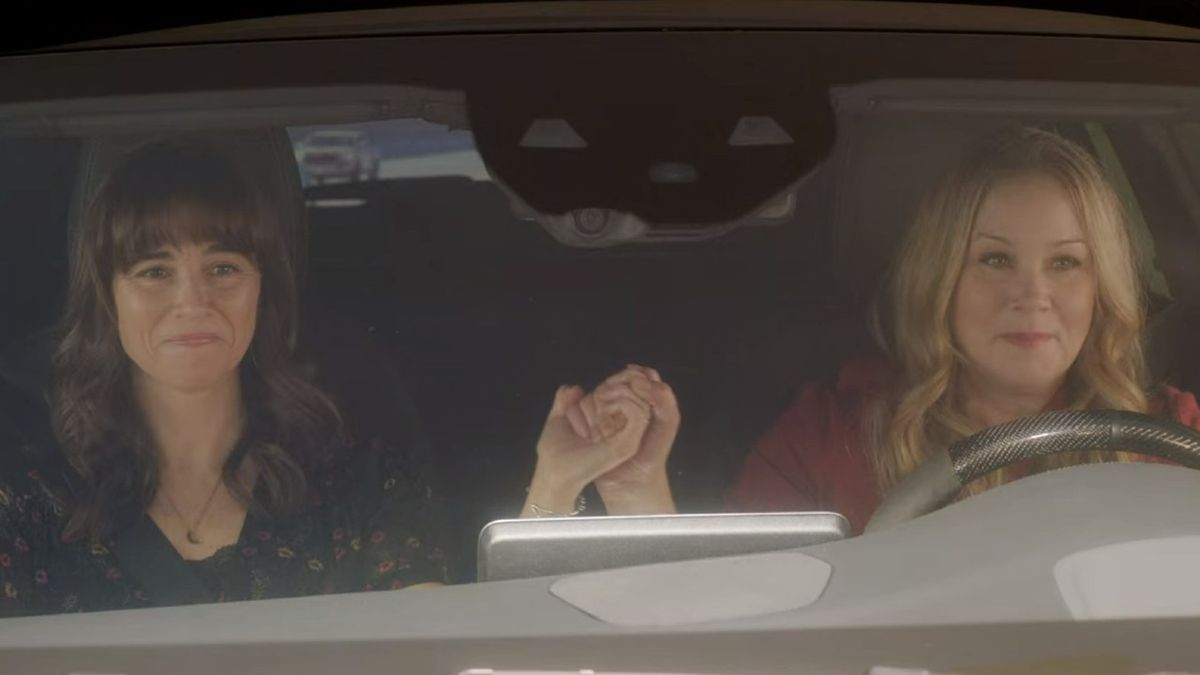 Linda Cardellini and Christina Applegate in Dead to Me