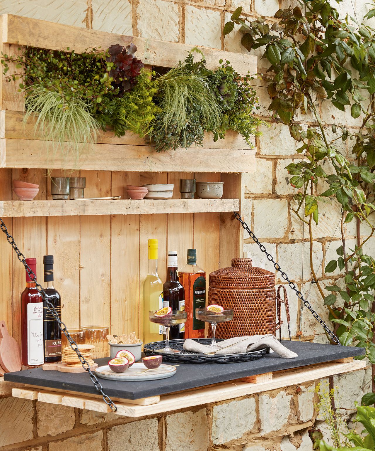 Garden bar ideas on a budget to create an affordable summer drinking — free download