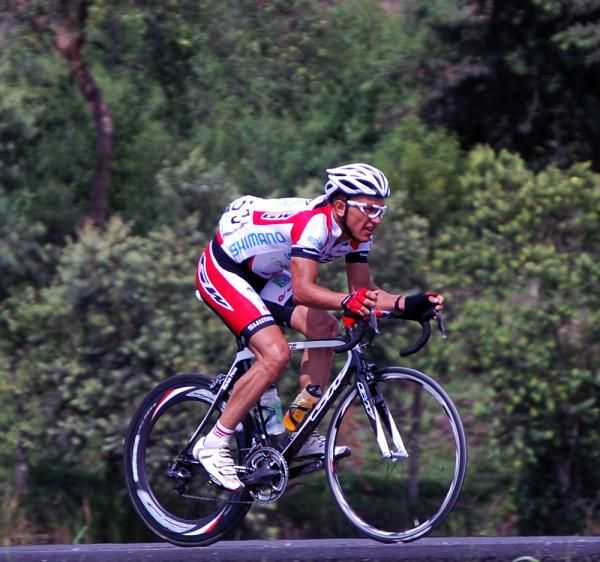 Marlon Perez (GW Shimano-Chec-Edec-Envia) pushes the pace