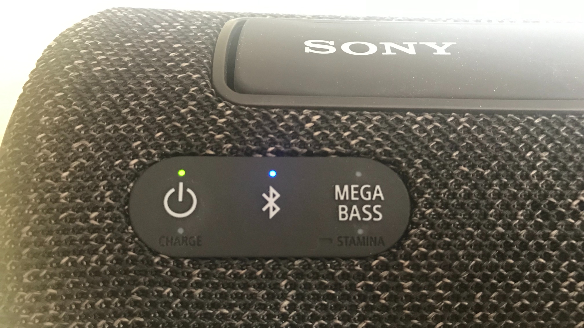 Sony SRS-XG300:n painikkeet lähikuvassa