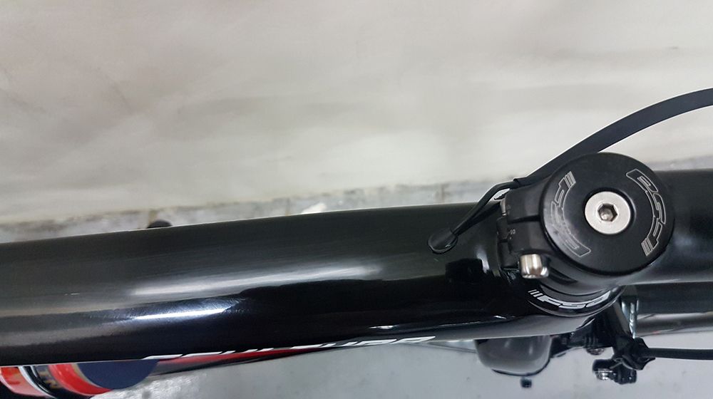 Internal gear cable routing enters through the head of the top tube