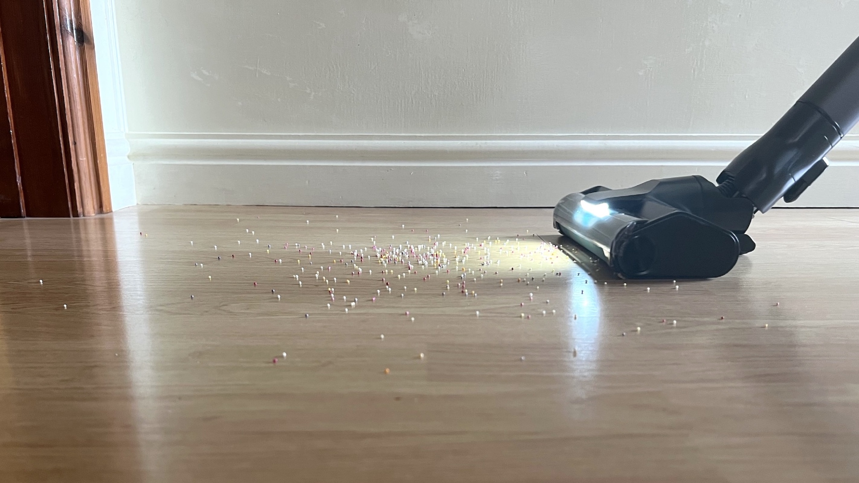 SLIM LED brush - vacuuming hundreds and thousands