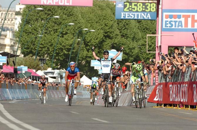 Mark Cavendish wins Giro stage 1 ahead of Elia Viviani and Nacer Bouhanni