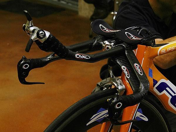 Vande Velde's Felt DA front end could accommodate the Oval Concepts setup without too much trouble.