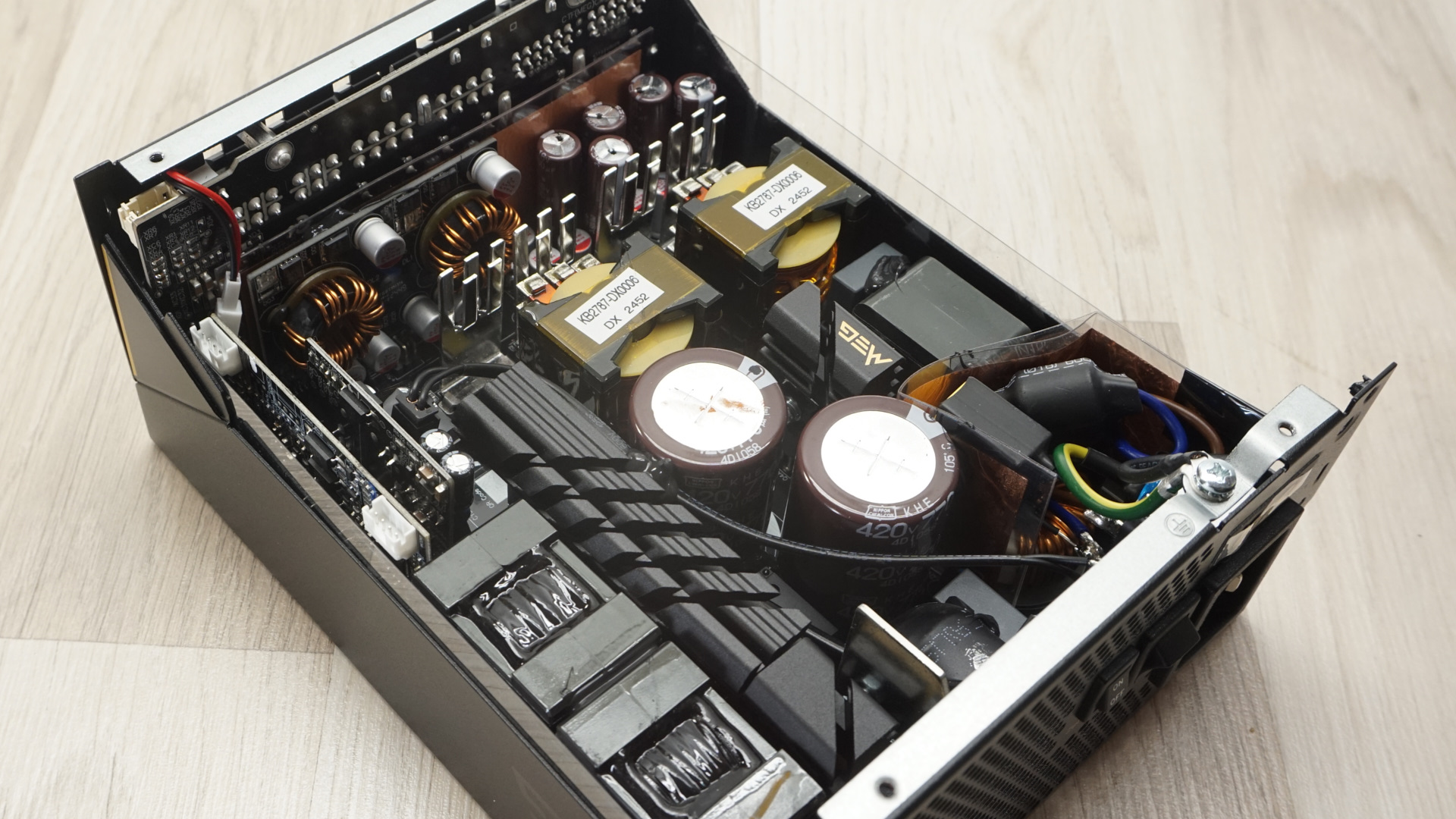 MSI MEG AI1600T PCIE5 Titanium PSU