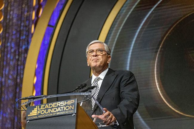 Gordon Smith, recently retired president and CEO of NAB, accepts the NAB Leadership Foundation&rsquo;s Service to America Samaritan Award at the &ldquo;Celebration of Service to America.&rdquo;