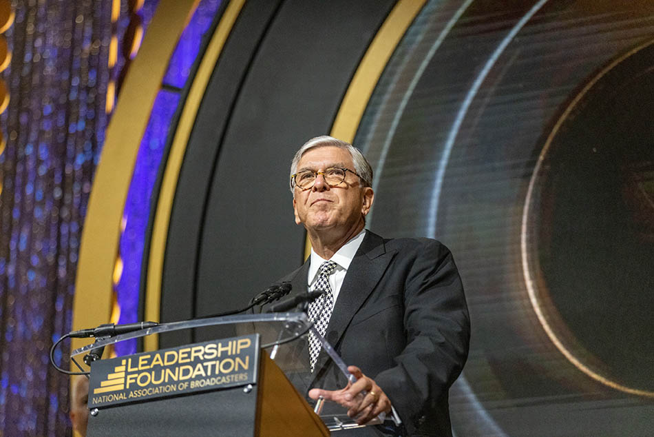 Gordon Smith, recently retired president and CEO of NAB, accepts the NAB Leadership Foundation’s Service to America Samaritan Award at the “Celebration of Service to America.”