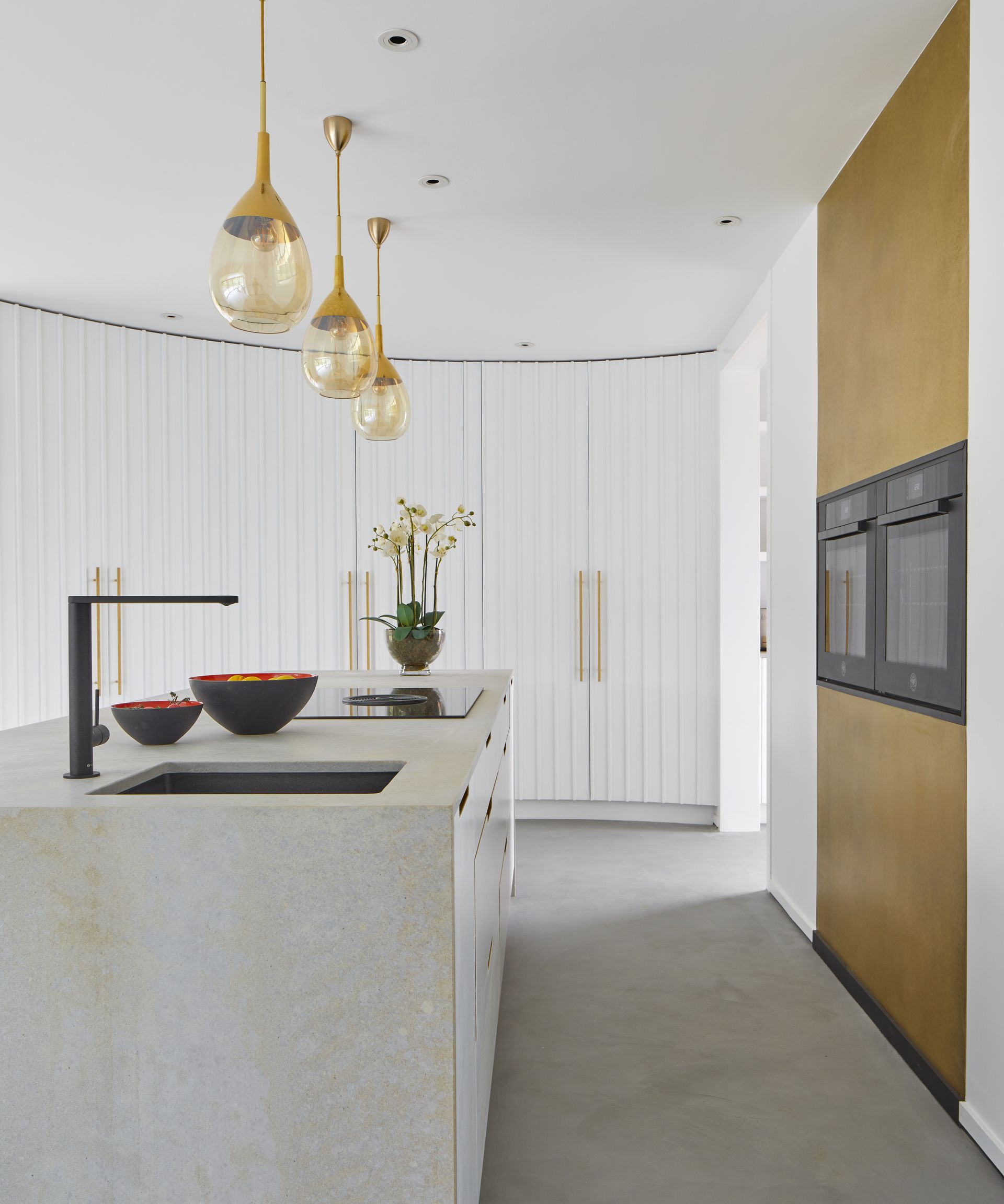 Tour two converted grain silos in the English countryside Livingetc