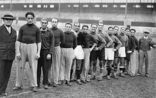 Carlo Carcano (far right) with Italy's national team in the early 1930s.