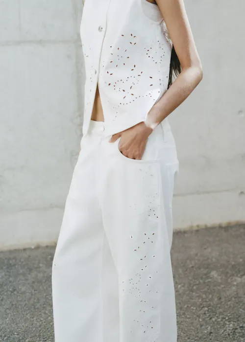 Embroidered Cut-Out Balloon Jeans 