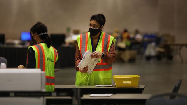 Election workers count ballots on November 03, 2020 in Philadelphia, Pennsylvania.