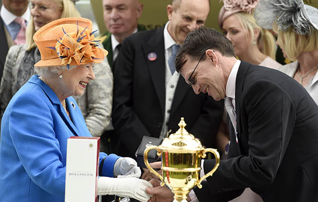 The Queen’s matching colours
