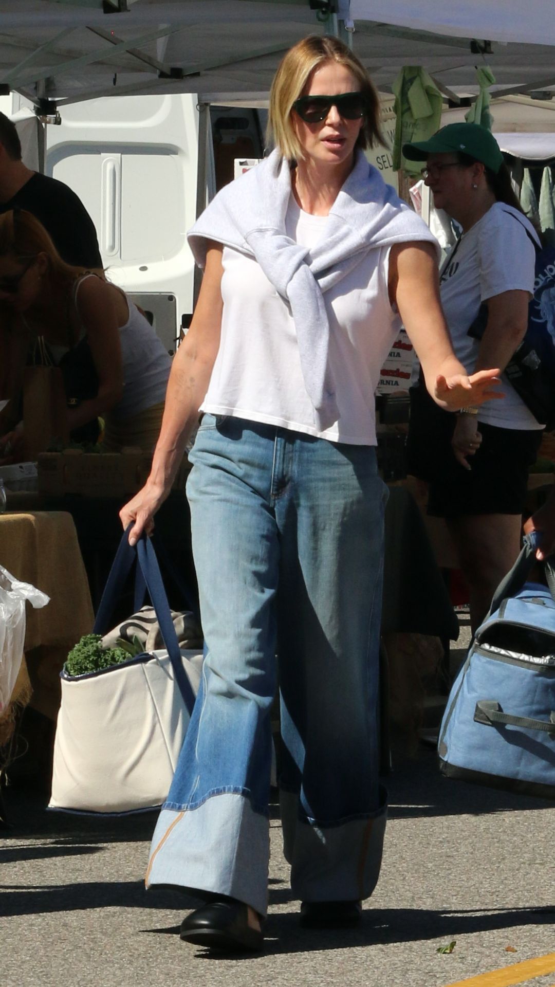 Charlize Theron al mercato